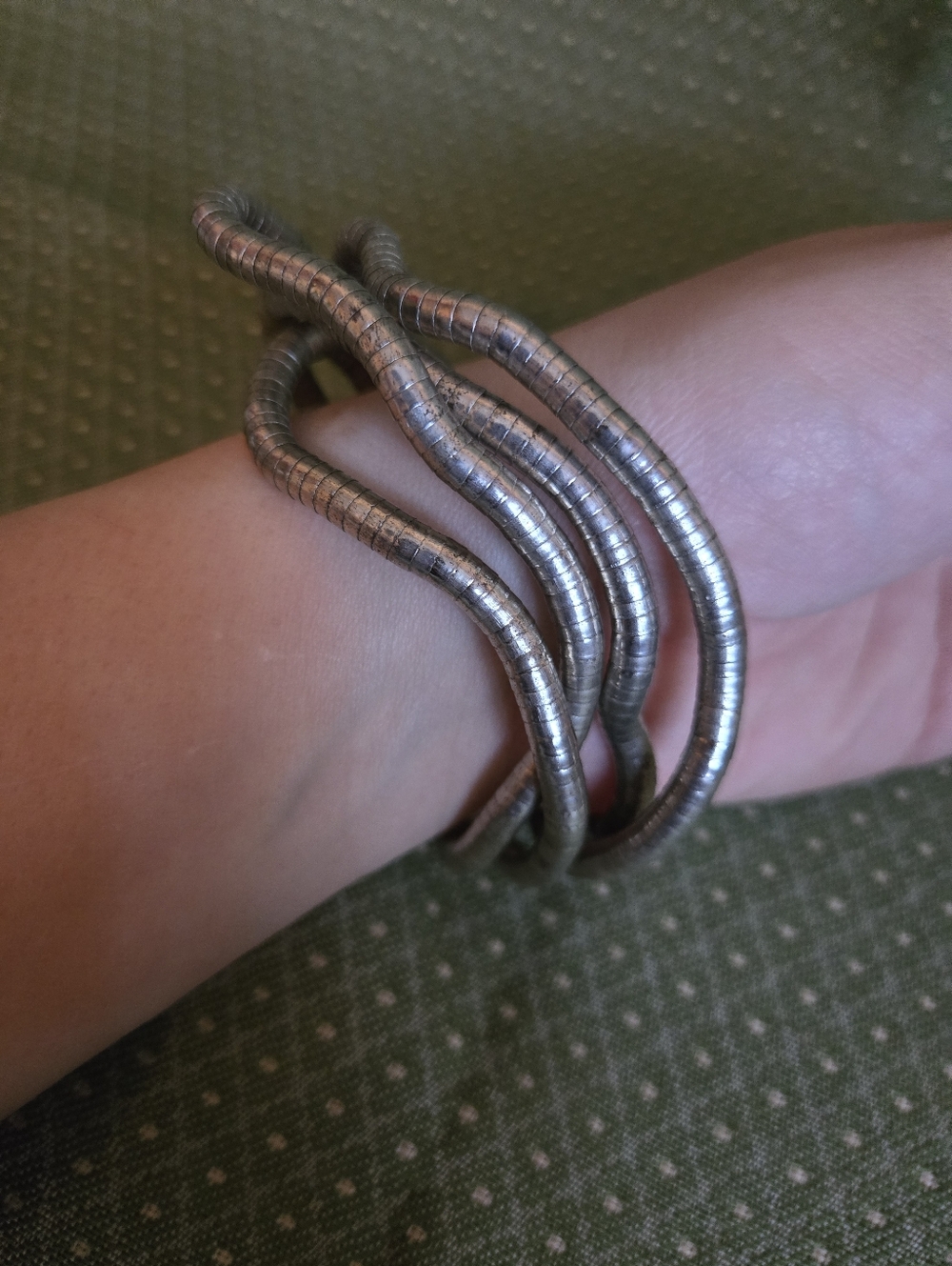 Silver Tone 32" Flexible Coil Necklace Or Bracelet Or What You Make Of It - Picture 2 of 9